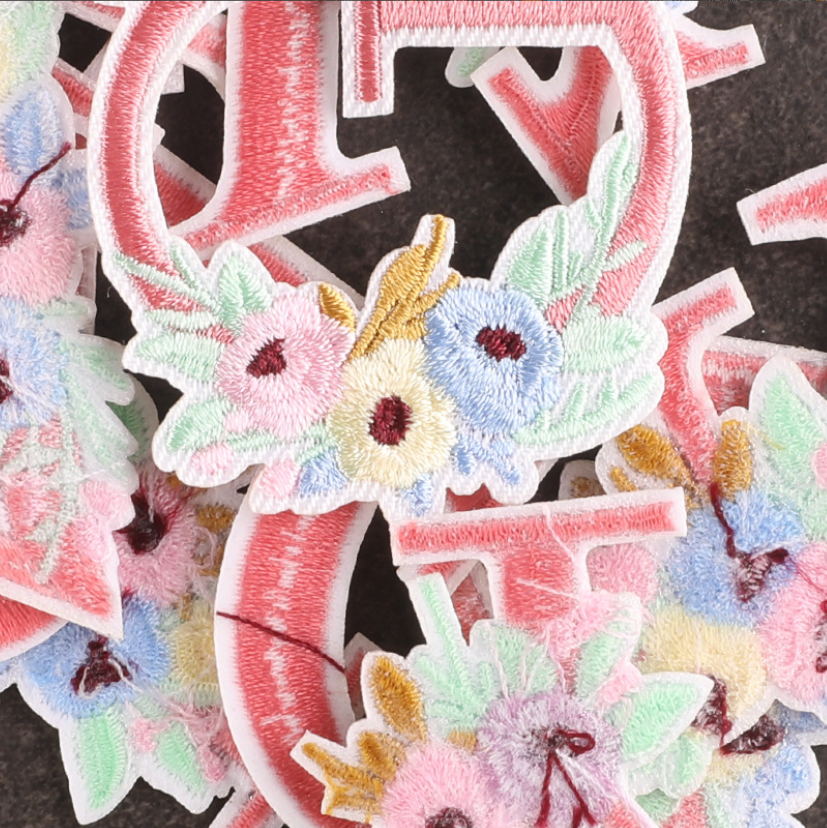 10 szt. Różowe Kwiaty Alfabet  – Sewing Id recenzja i cena