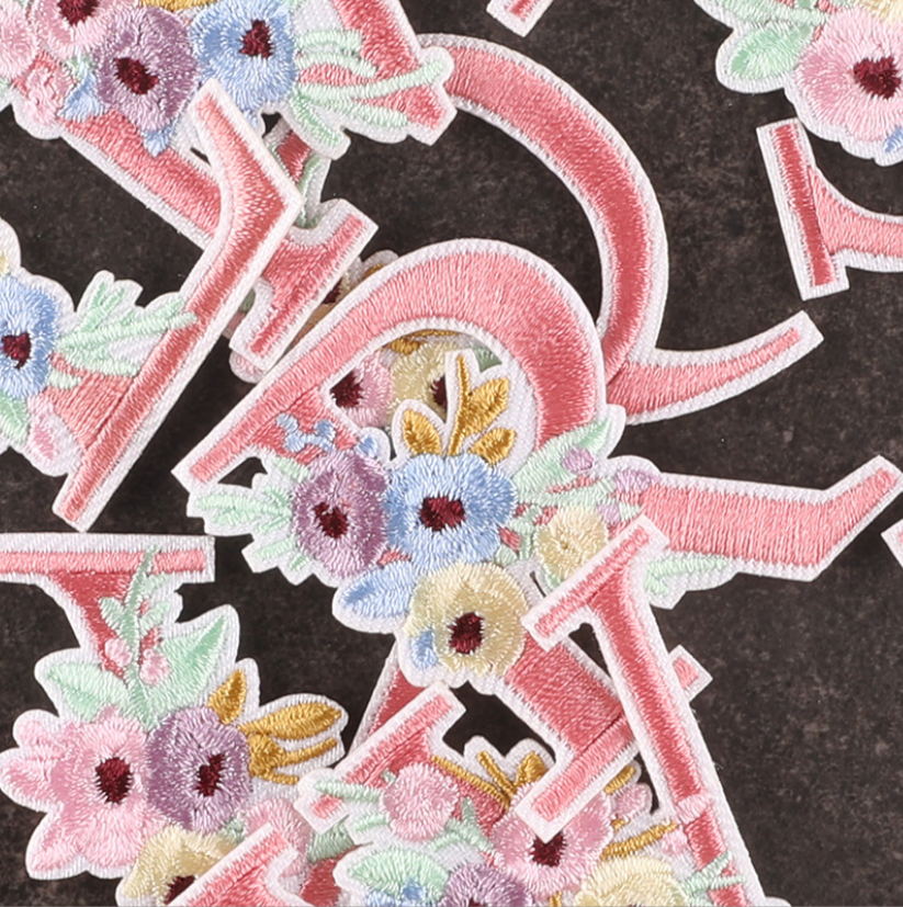 10 szt. Różowe Kwiaty Alfabet  – Sewing Id recenzja i cena