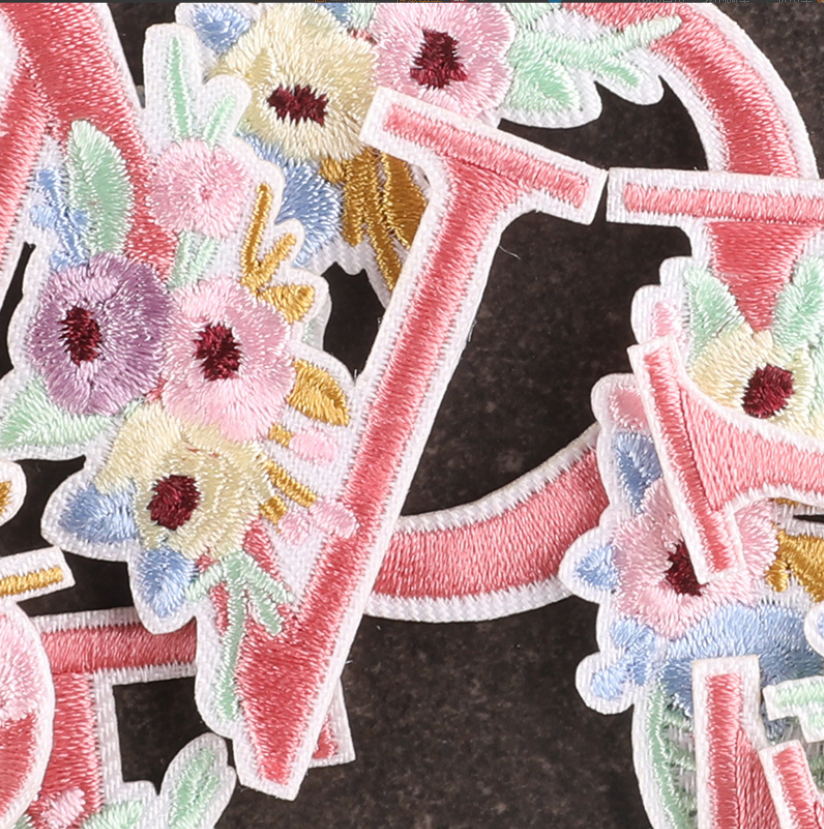 10 szt. Różowe Kwiaty Alfabet  – Sewing Id recenzja i cena