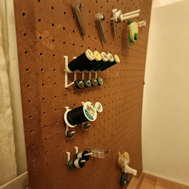 Haczyki na szpulki z nicią do  – Bobbin Organizer Box recenzja i cena